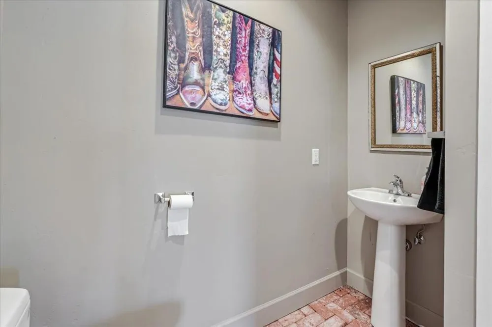 2727 Thomas Road Hollister, CA 95023