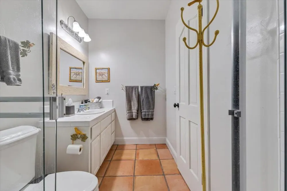 2727 Thomas Road Hollister, CA 95023