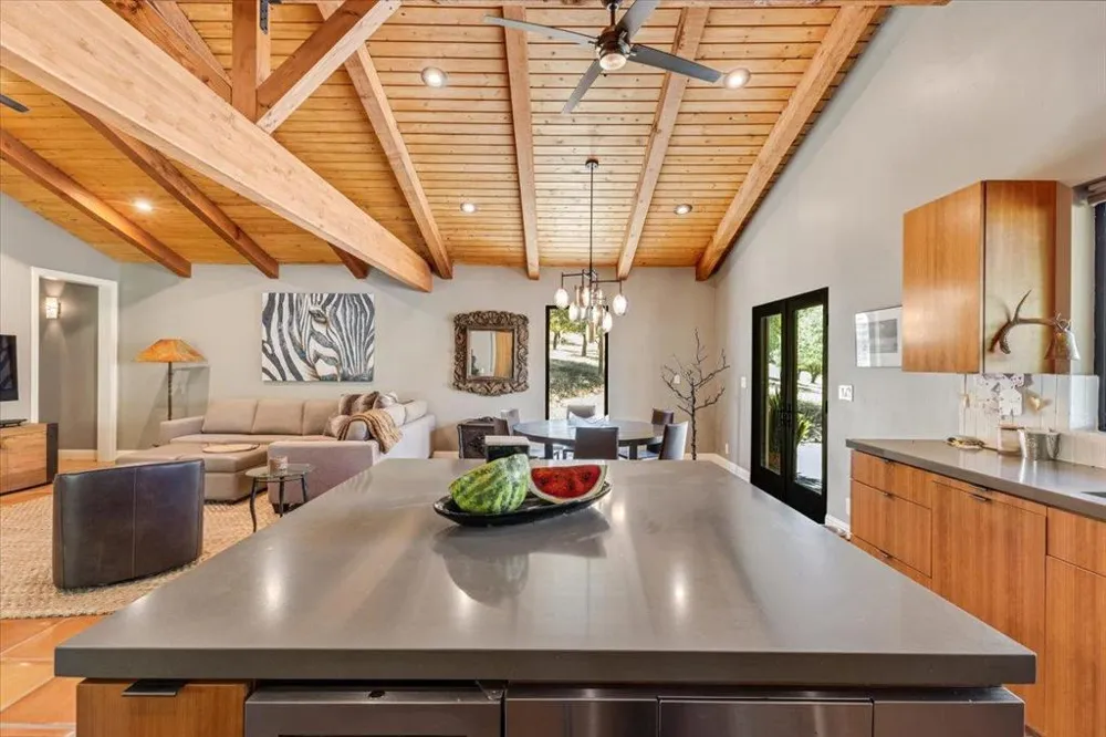 2727 Thomas Road Hollister, CA 95023