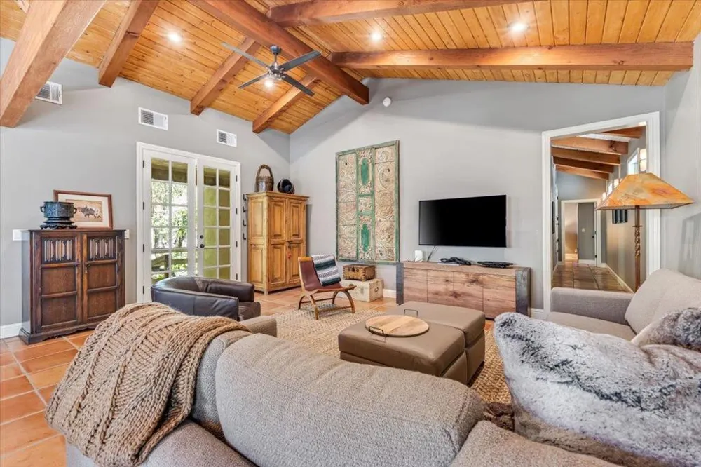 2727 Thomas Road Hollister, CA 95023