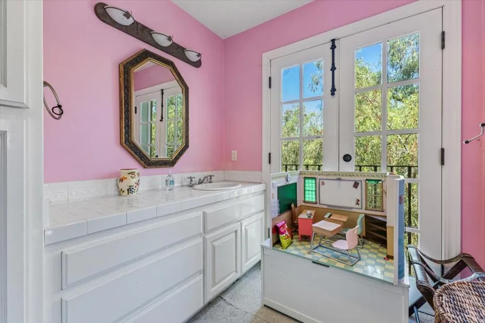 2727 Thomas Road Hollister, CA 95023