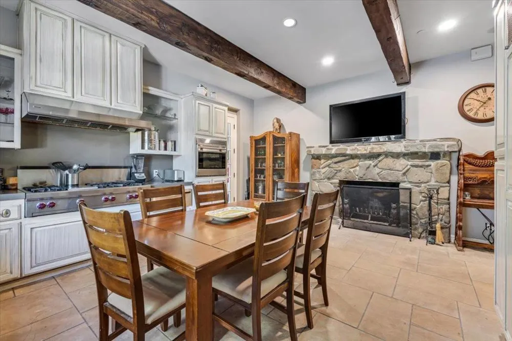2727 Thomas Road Hollister, CA 95023