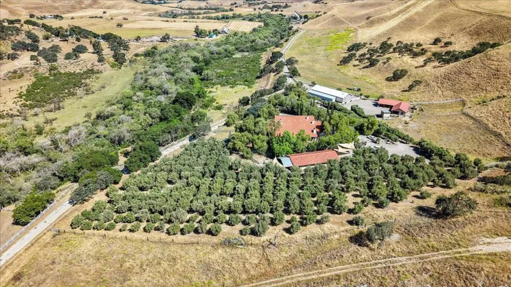 2727 Thomas Road Hollister, CA 95023