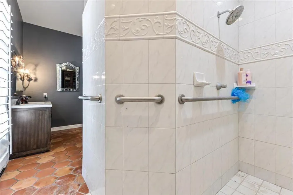 2727 Thomas Road Hollister, CA 95023