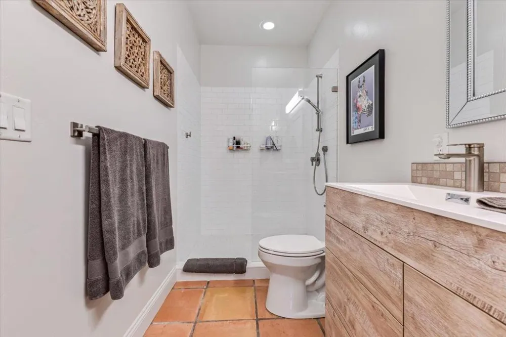 2727 Thomas Road Hollister, CA 95023
