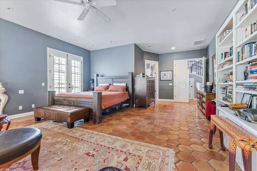 2727 Thomas Road Hollister, CA 95023
