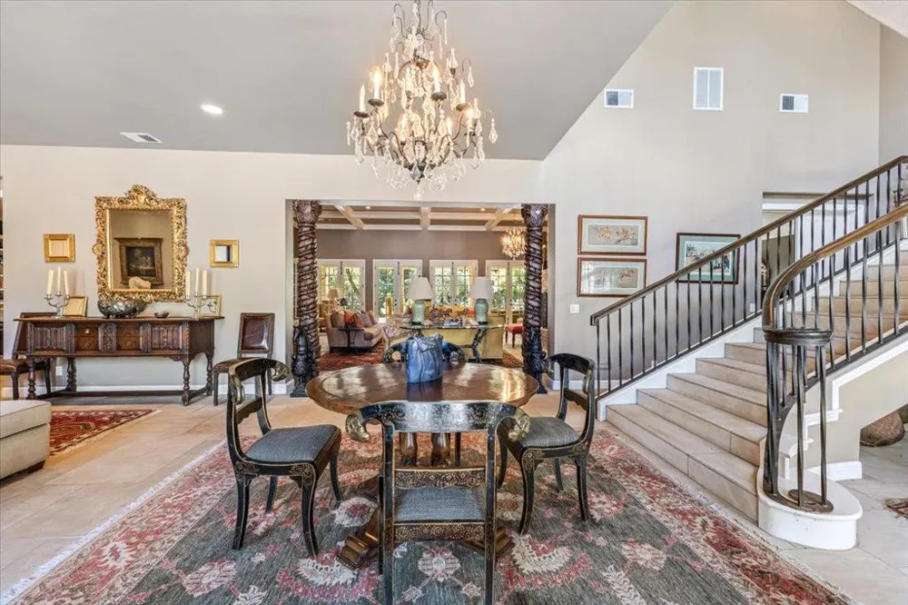 2727 Thomas Road Hollister, CA 95023