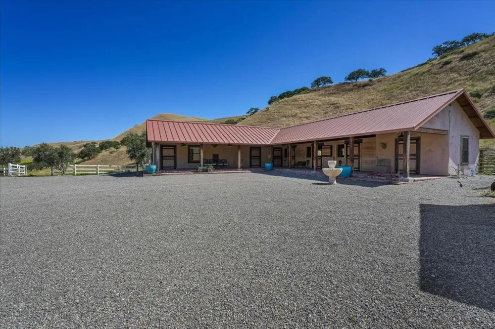 2727 Thomas Road Hollister, CA 95023