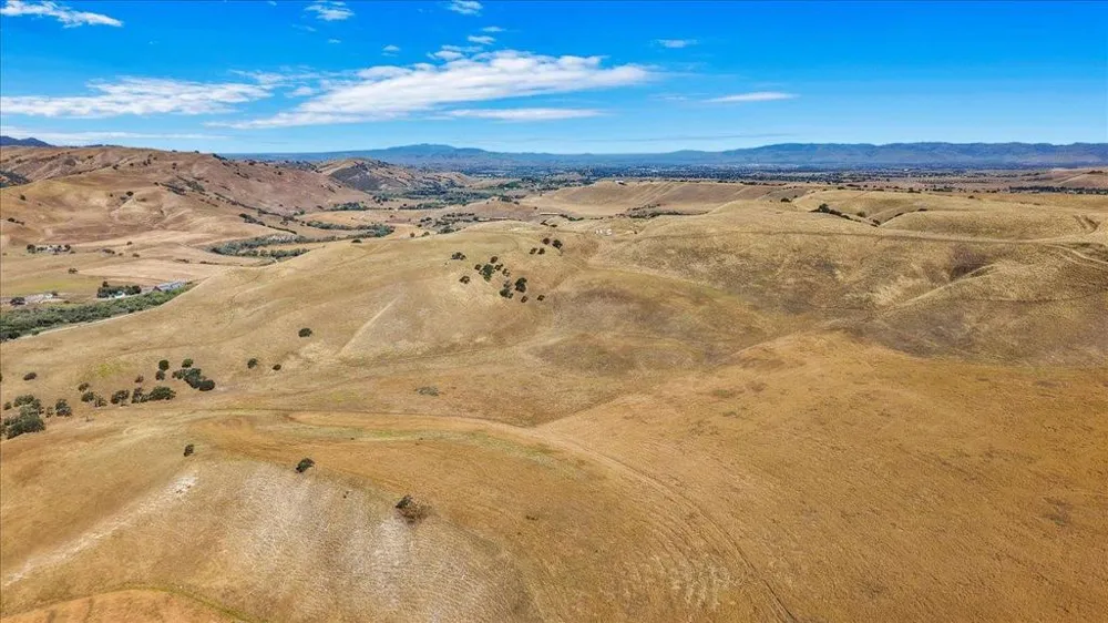 2727 Thomas Road Hollister, CA 95023
