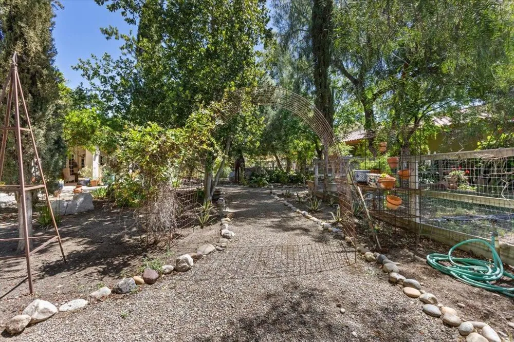 2727 Thomas Road Hollister, CA 95023