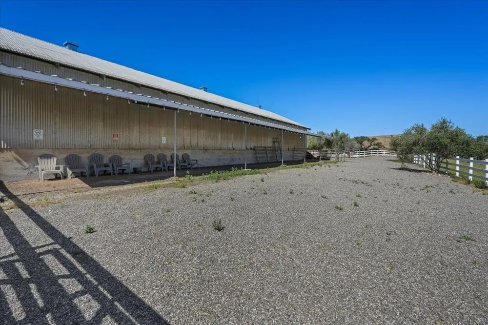 2727 Thomas Road Hollister, CA 95023