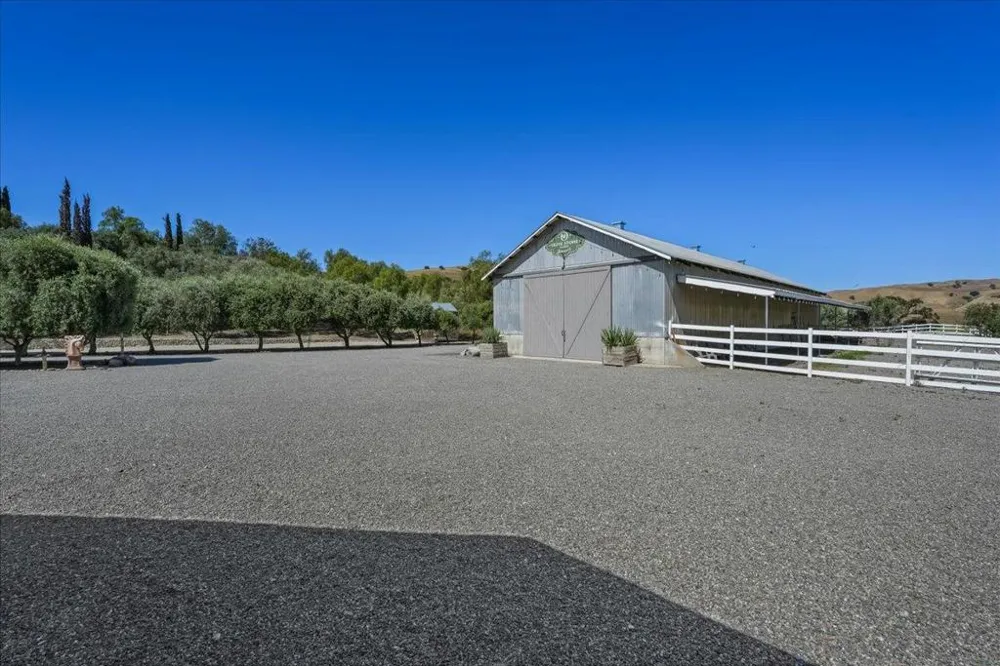 2727 Thomas Road Hollister, CA 95023