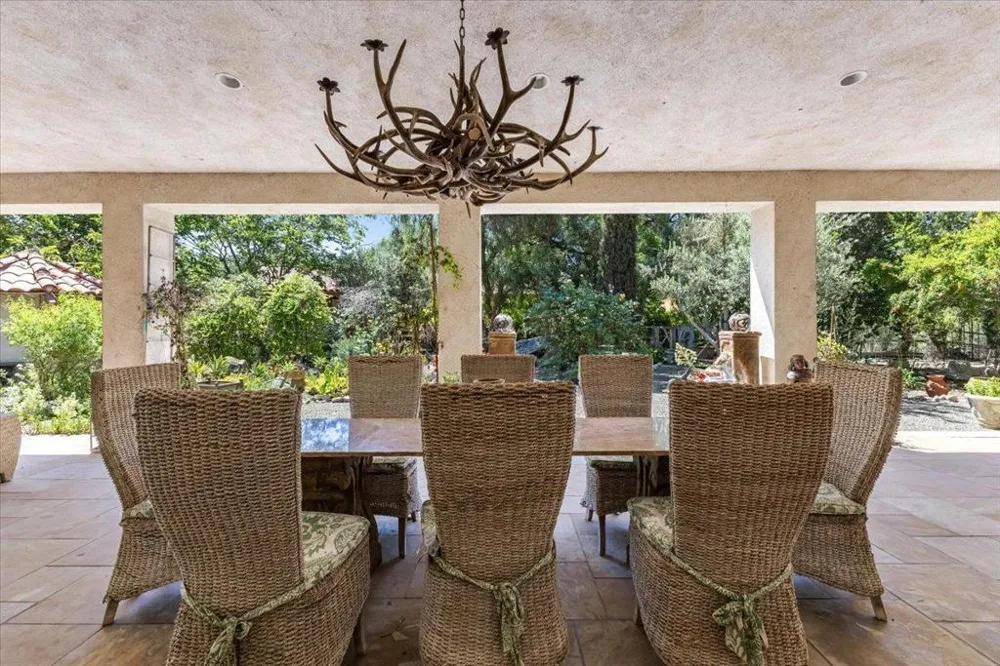 2727 Thomas Road Hollister, CA 95023