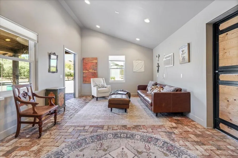 2727 Thomas Road Hollister, CA 95023