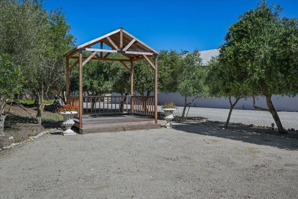 2727 Thomas Road Hollister, CA 95023
