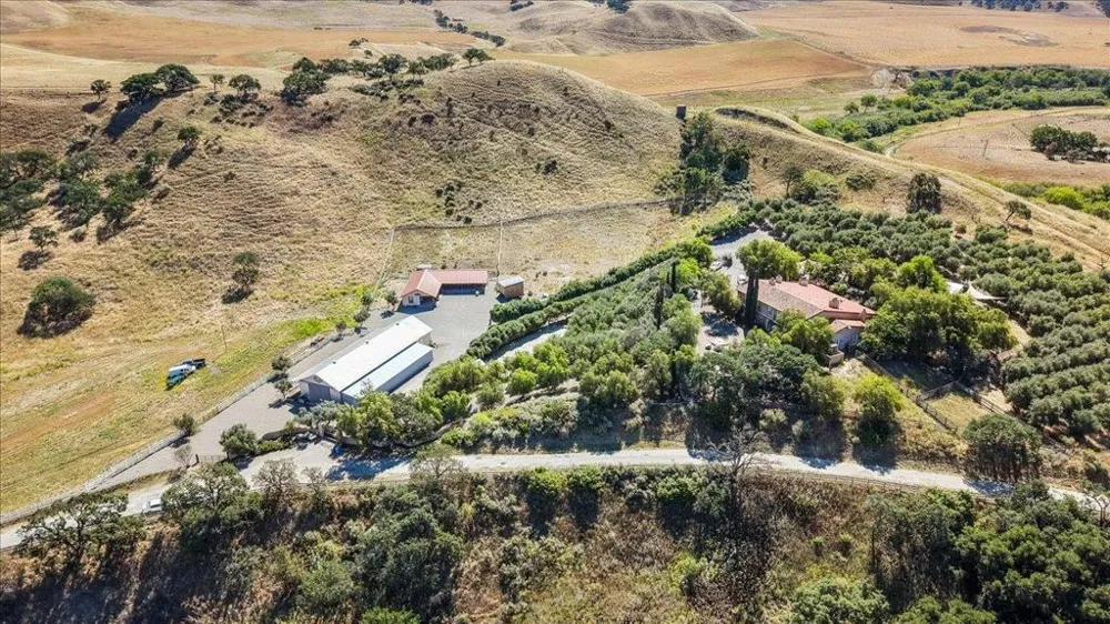 2727 Thomas Road Hollister, CA 95023