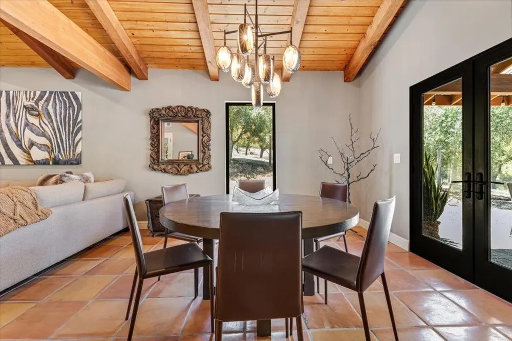 2727 Thomas Road Hollister, CA 95023