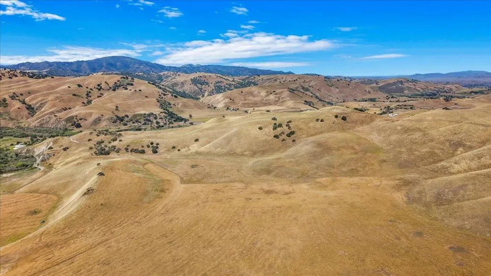 2727 Thomas Road Hollister, CA 95023