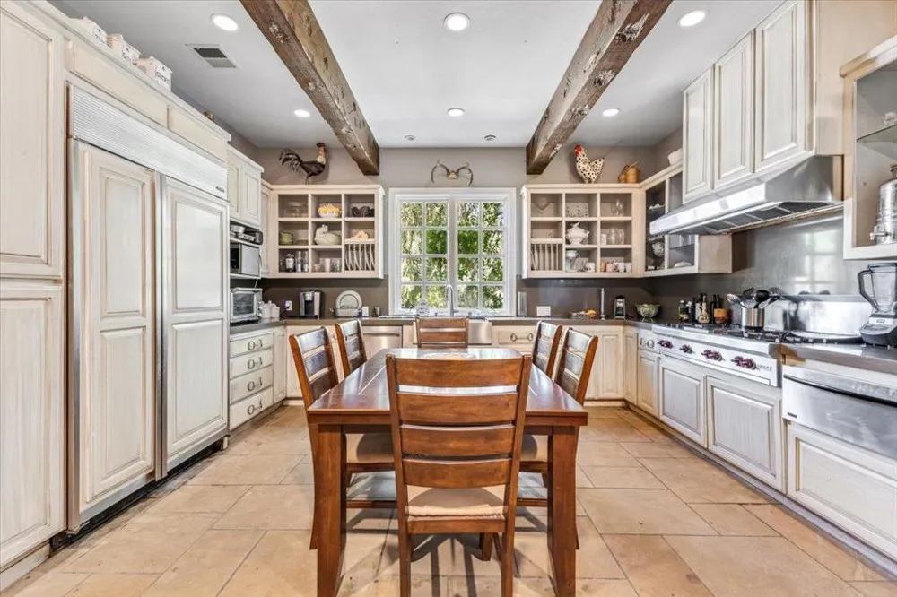 2727 Thomas Road Hollister, CA 95023