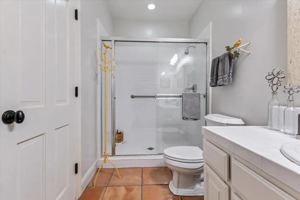 2727 Thomas Road Hollister, CA 95023