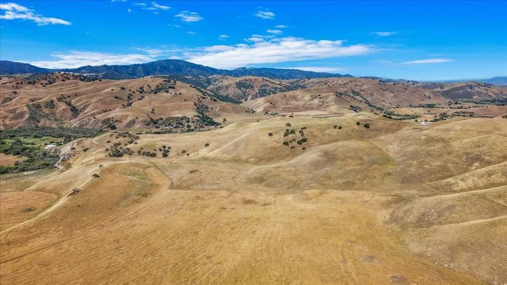 2727 Thomas Road Hollister, CA 95023