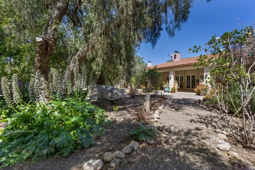 2727 Thomas Road Hollister, CA 95023