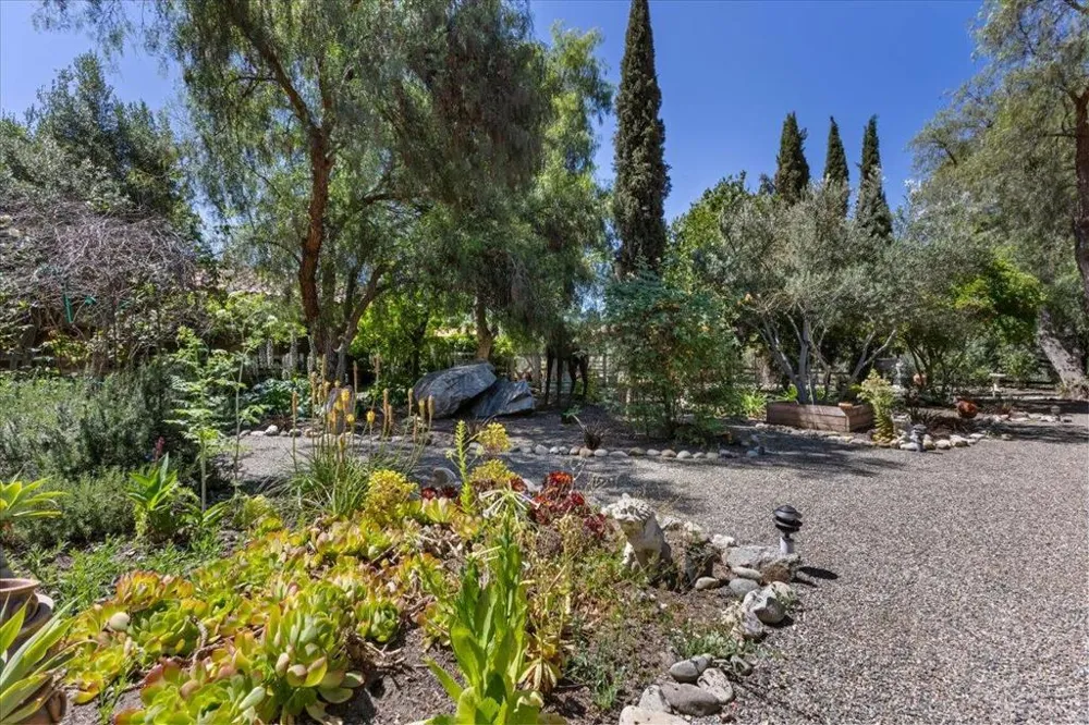 2727 Thomas Road Hollister, CA 95023