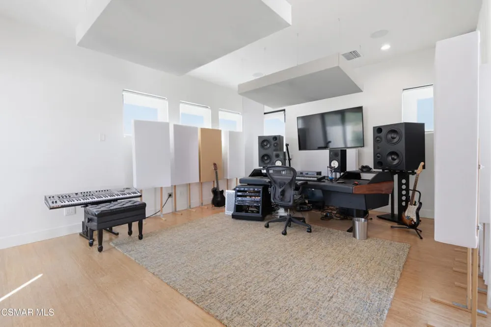 Address Not Shown Agoura Hills, CA 91301