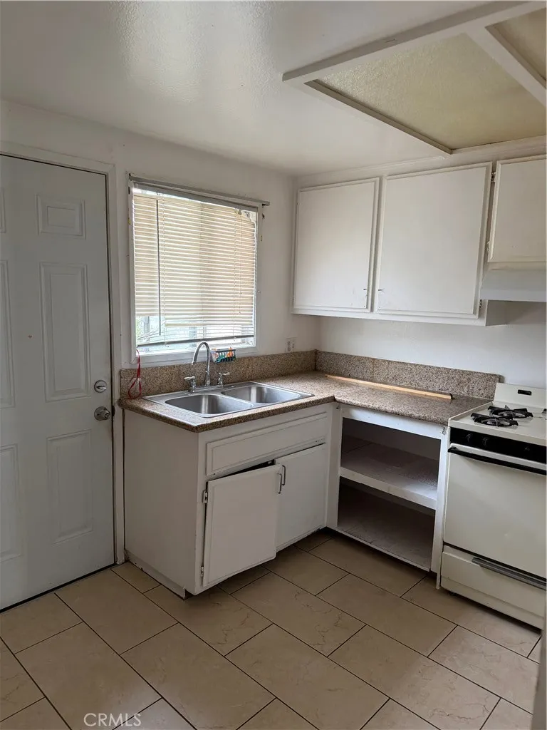 23571 Maribel Carson, CA 90745