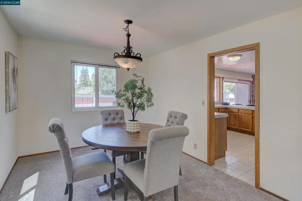 585 Mt Dell Dr Clayton, CA 94517