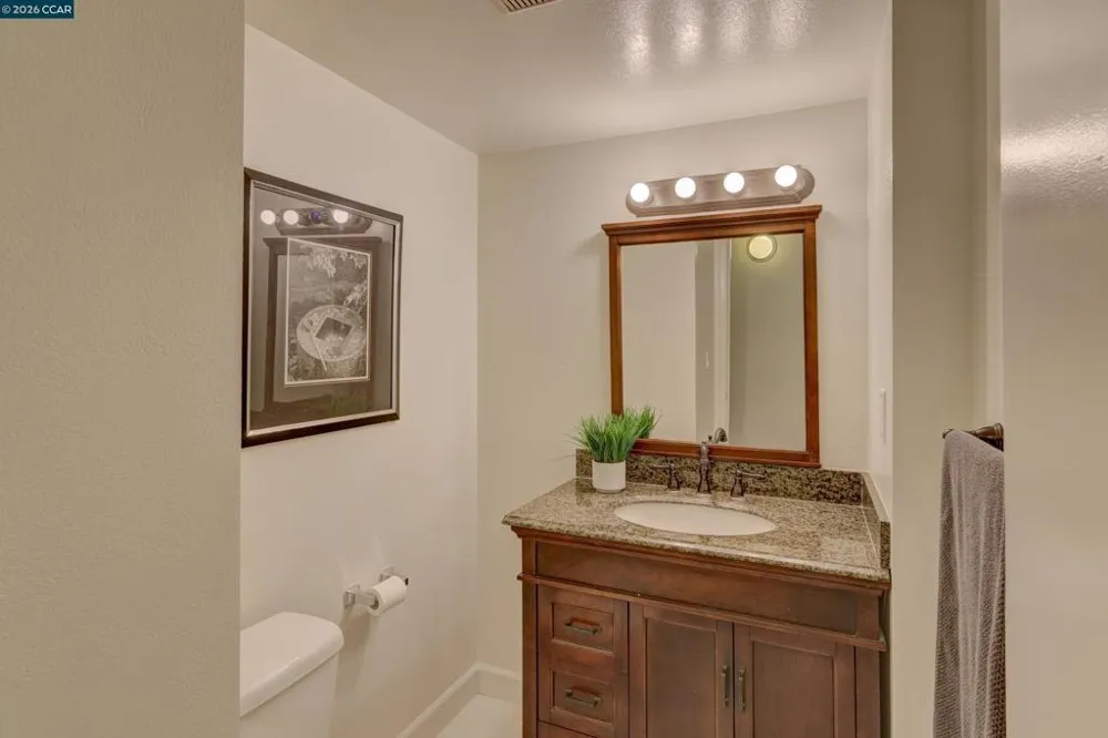 585 Mt Dell Dr Clayton, CA 94517