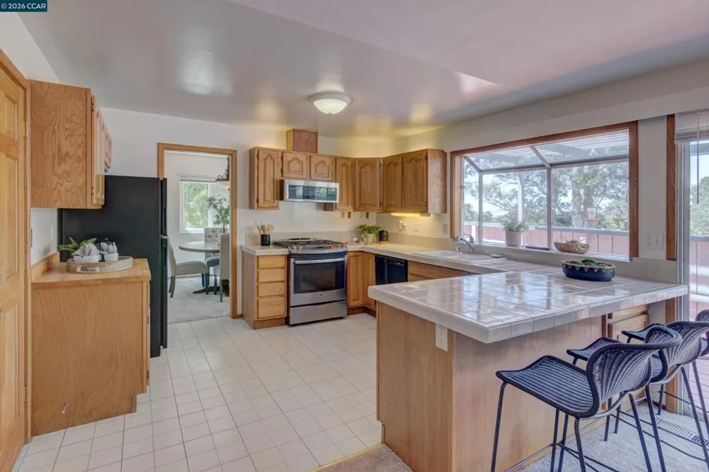 585 Mt Dell Dr Clayton, CA 94517