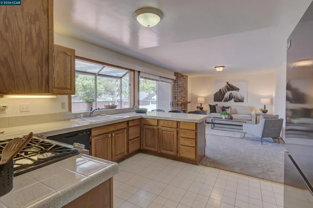 585 Mt Dell Dr Clayton, CA 94517
