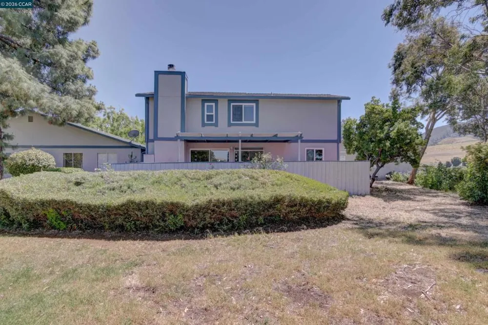 585 Mt Dell Dr Clayton, CA 94517