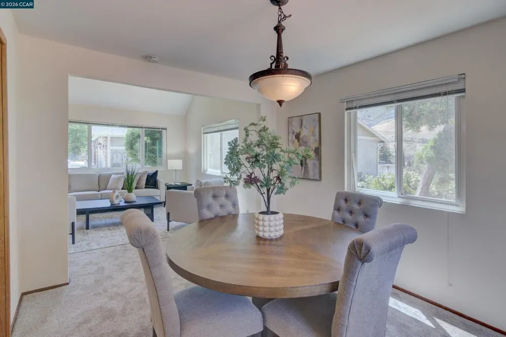 585 Mt Dell Dr Clayton, CA 94517