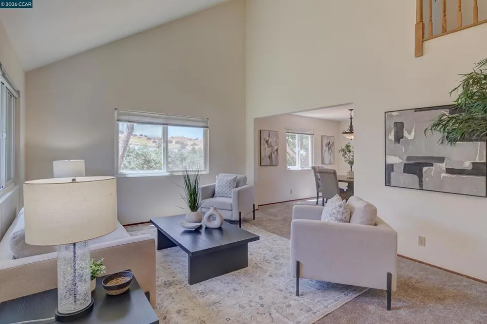 585 Mt Dell Dr Clayton, CA 94517