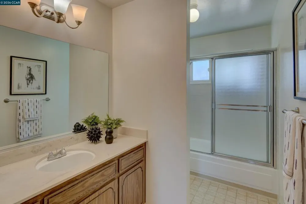 585 Mt Dell Dr Clayton, CA 94517