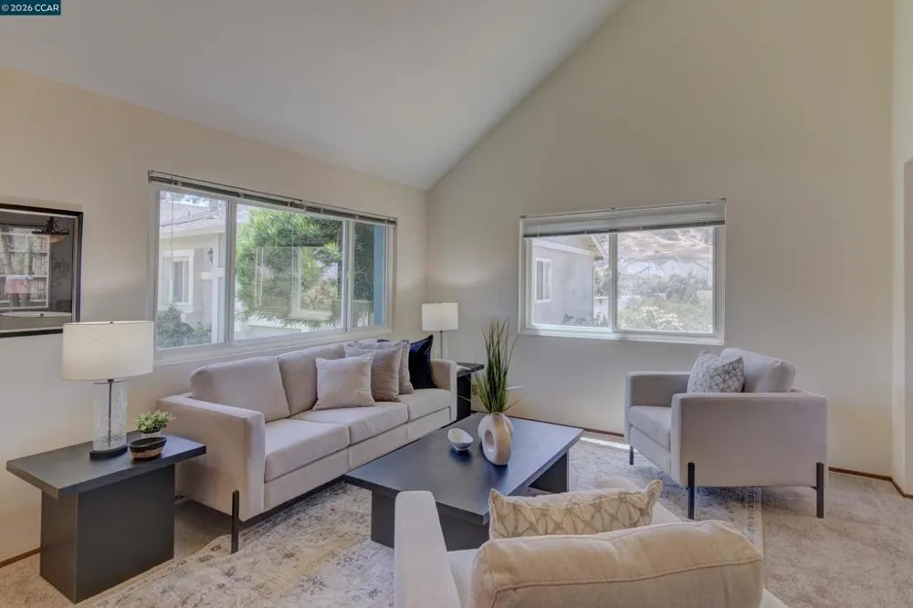 585 Mt Dell Dr Clayton, CA 94517