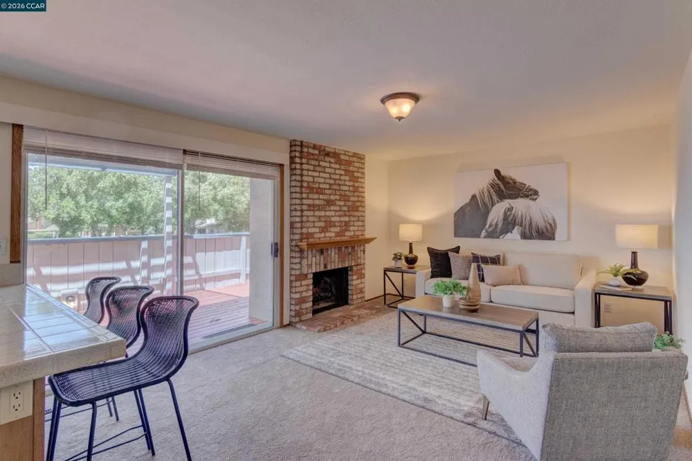 585 Mt Dell Dr Clayton, CA 94517