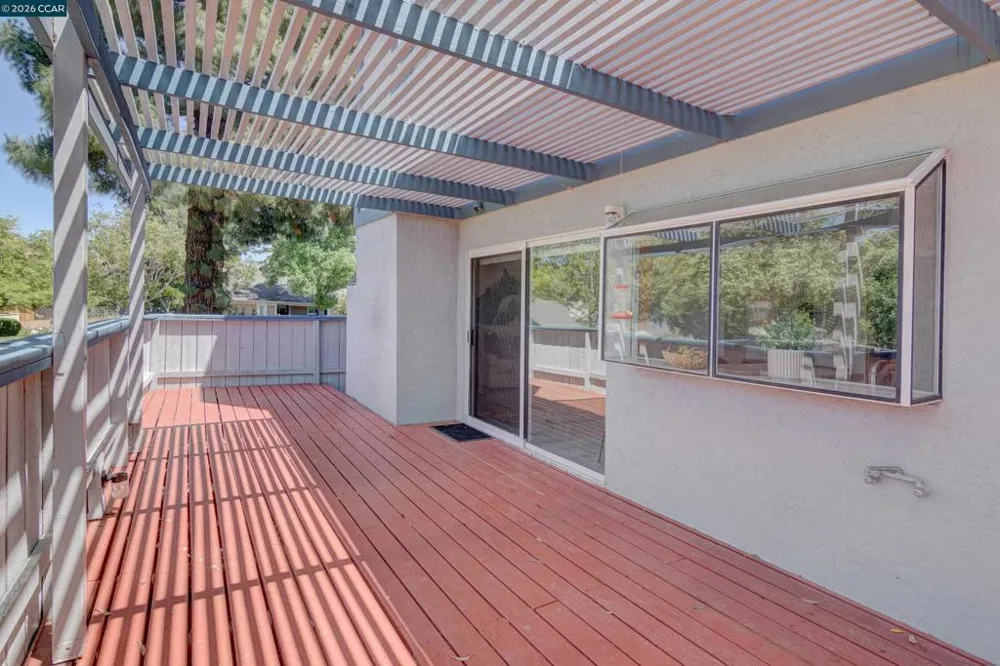 585 Mt Dell Dr Clayton, CA 94517