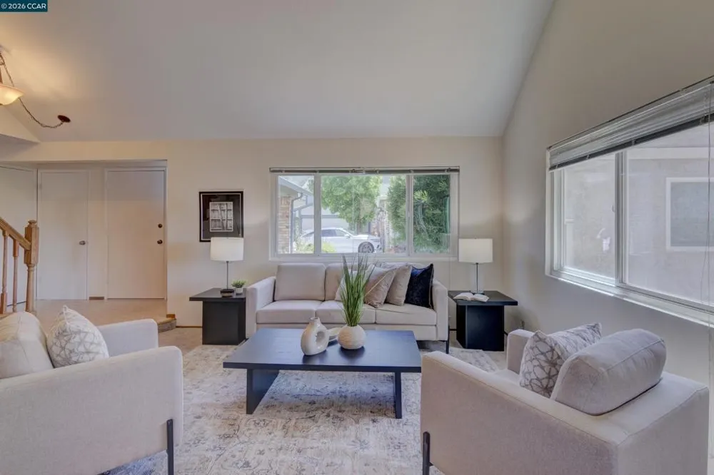 585 Mt Dell Dr Clayton, CA 94517