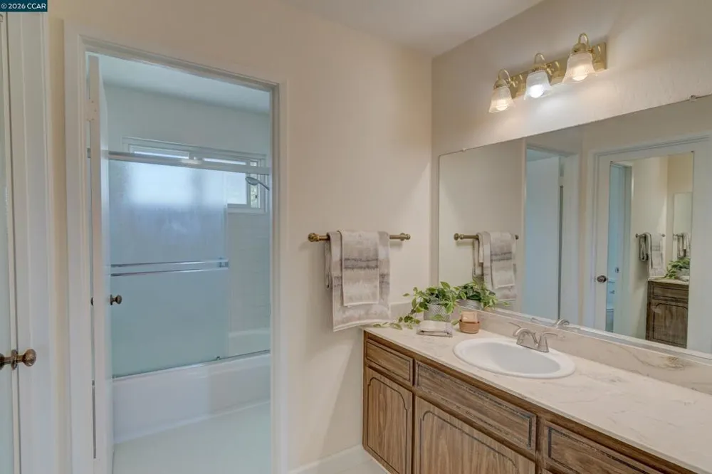 585 Mt Dell Dr Clayton, CA 94517