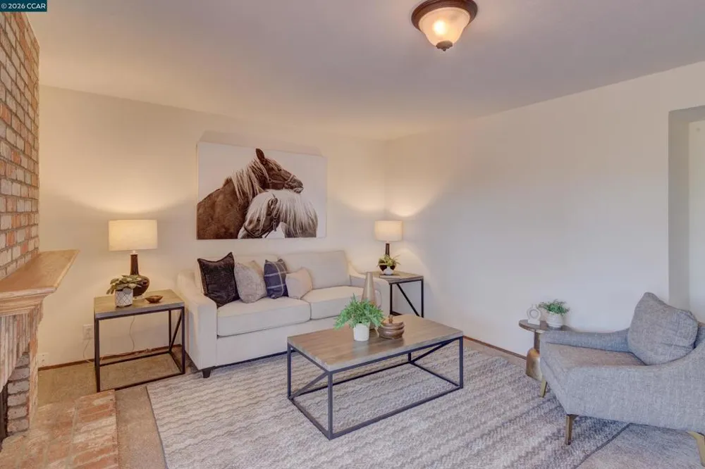 585 Mt Dell Dr Clayton, CA 94517