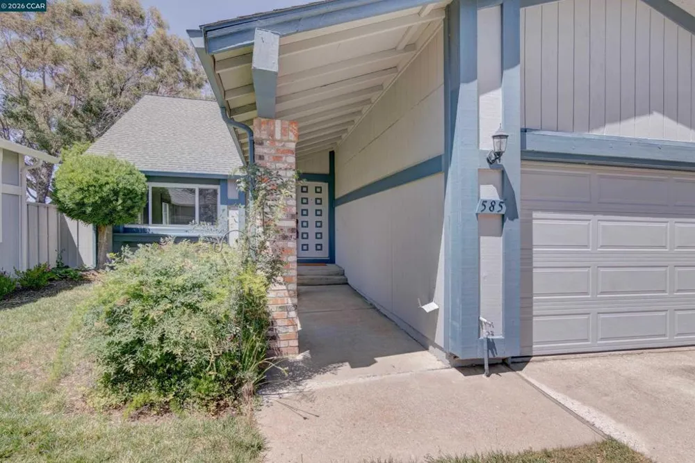 585 Mt Dell Dr Clayton, CA 94517