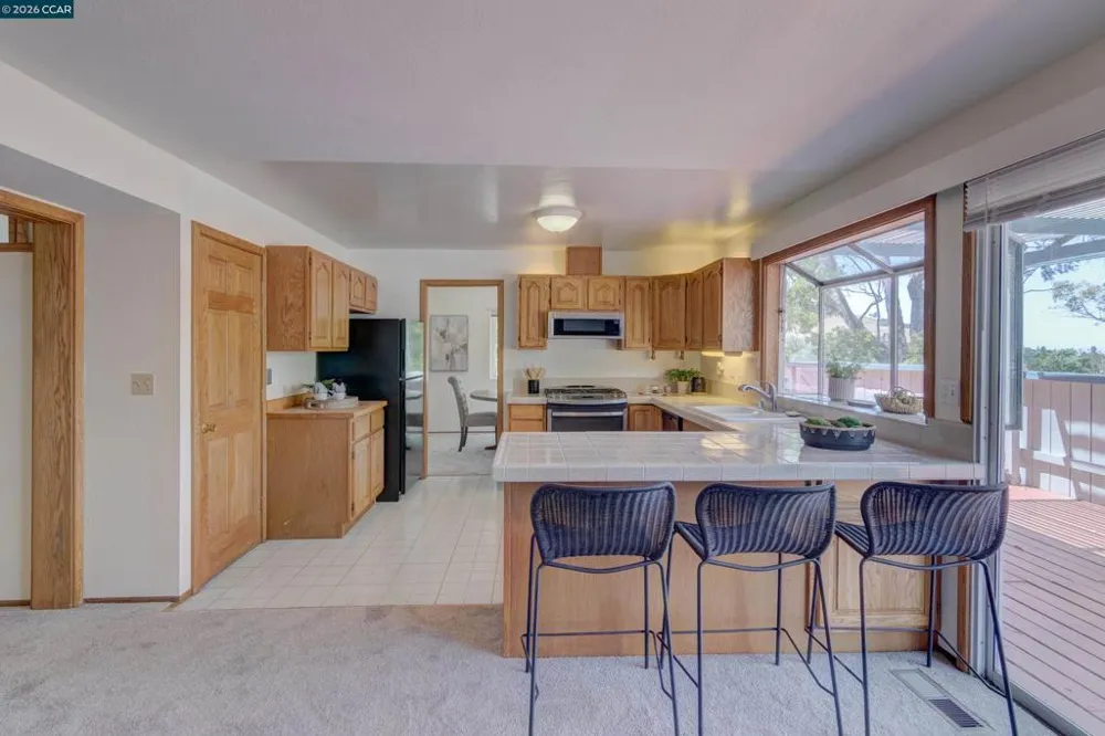 585 Mt Dell Dr Clayton, CA 94517