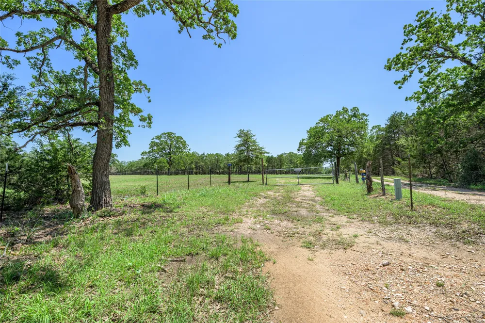 4638 Red Hollow Lane Lane Smithville, TX 78957