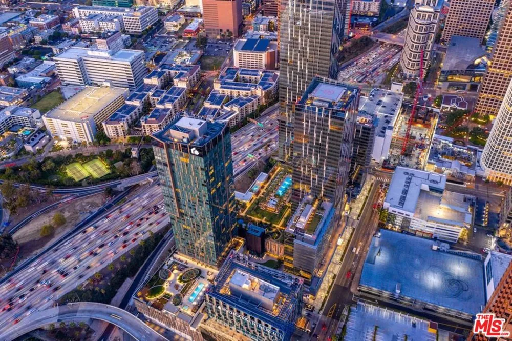 889 Francisco Street #1206 Los Angeles, CA 90017
