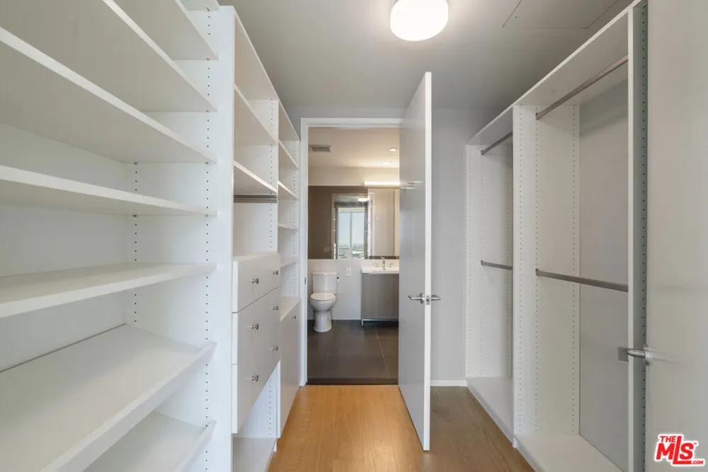 889 Francisco Street #1206 Los Angeles, CA 90017