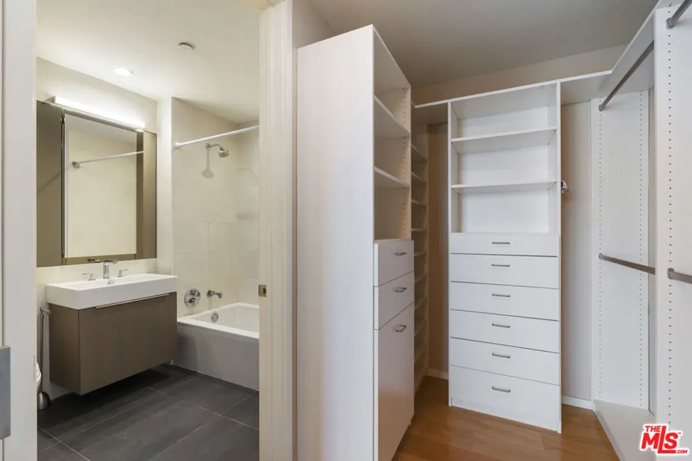 889 Francisco Street #1206 Los Angeles, CA 90017