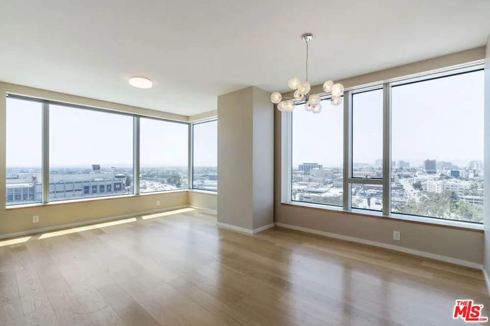 889 Francisco Street #1206 Los Angeles, CA 90017
